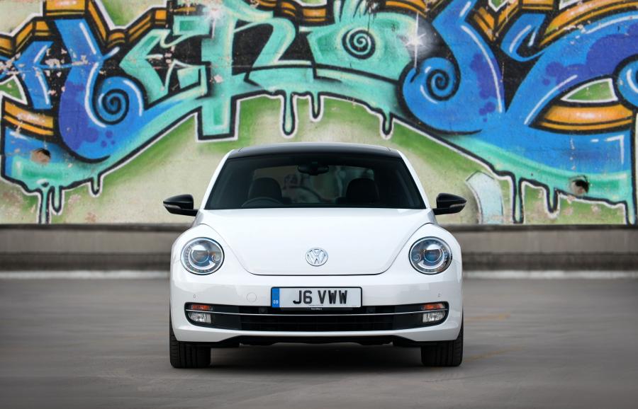  Volkswagen Beetle 2011 года  (UK) (фото 29 из 39)
